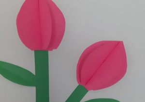 tulipany różowe wykonane techniką origamii